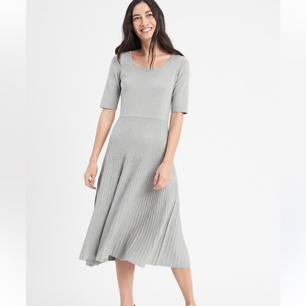 Banana Republic Gray Ribbed Knit Midi Dress - Size M